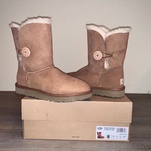 UGG Bailey Button II Chestnut